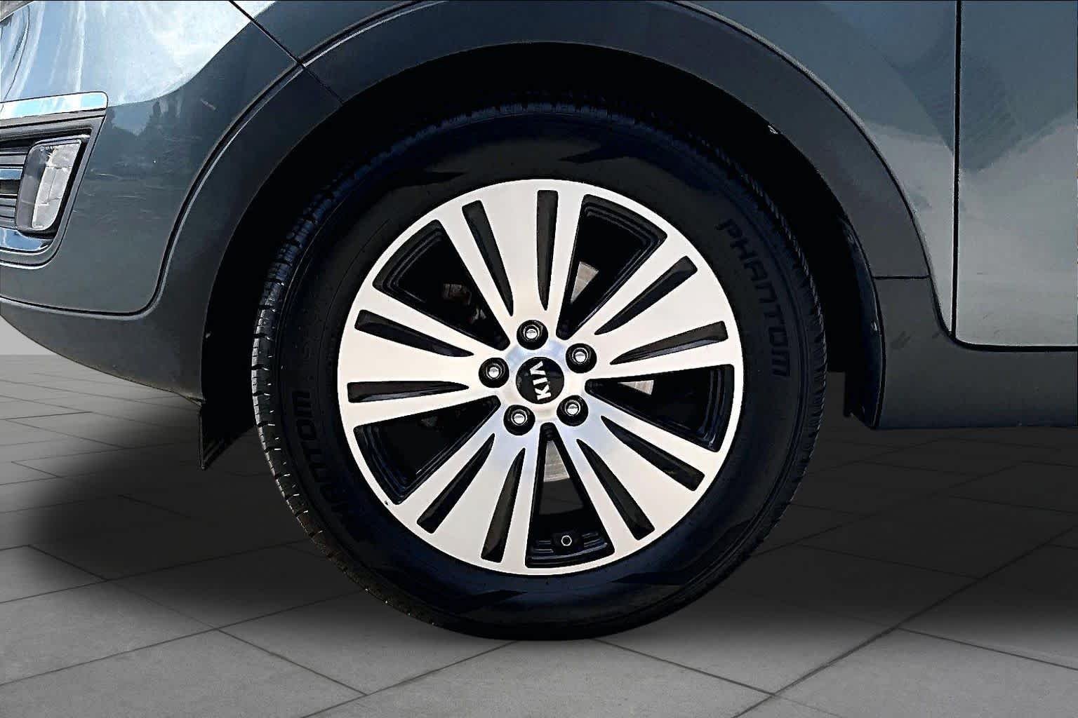 Used 2014 Sage Green Kia EX image 10