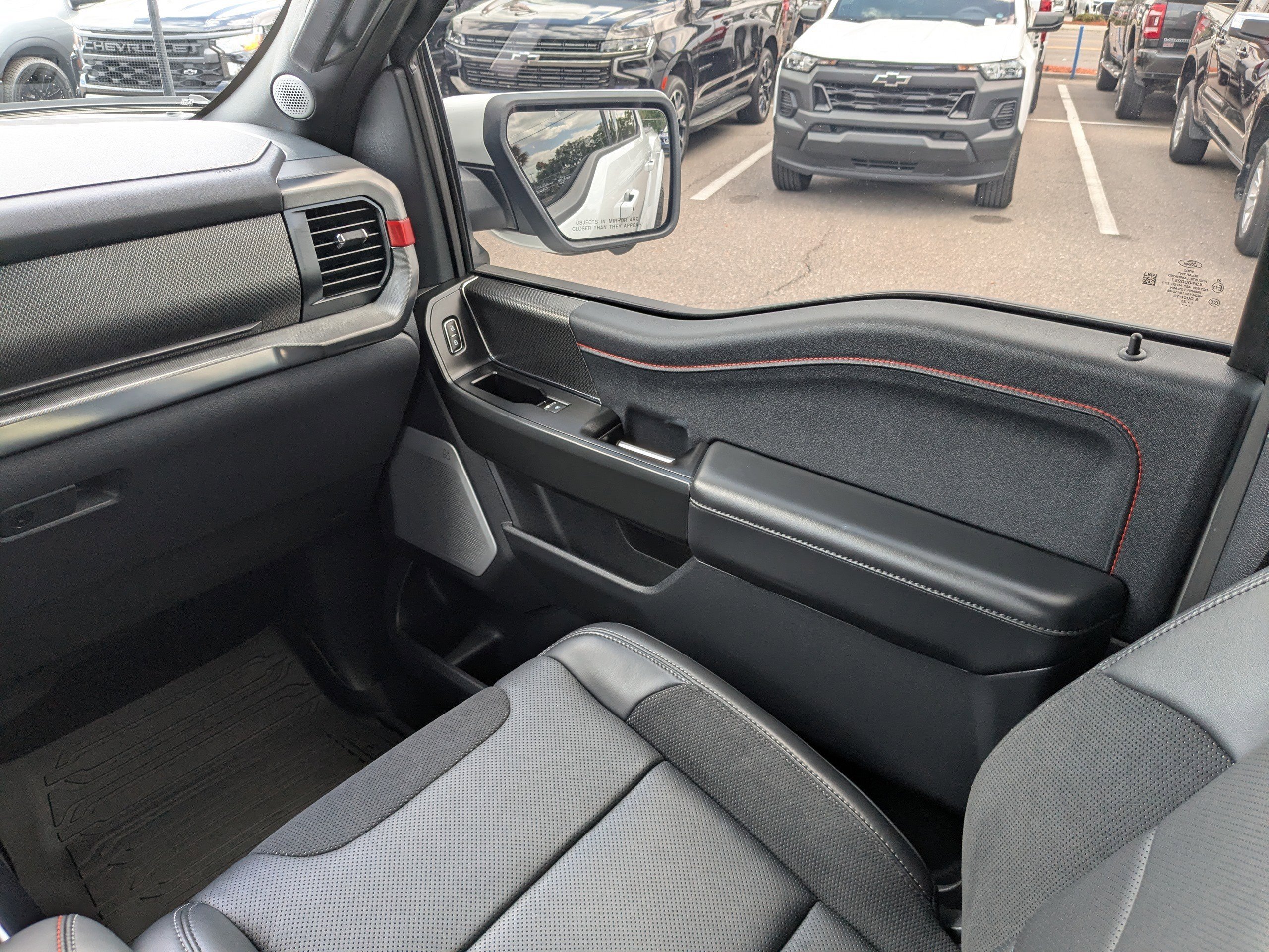 2025 Ford F-150 Raptor - Photo 17