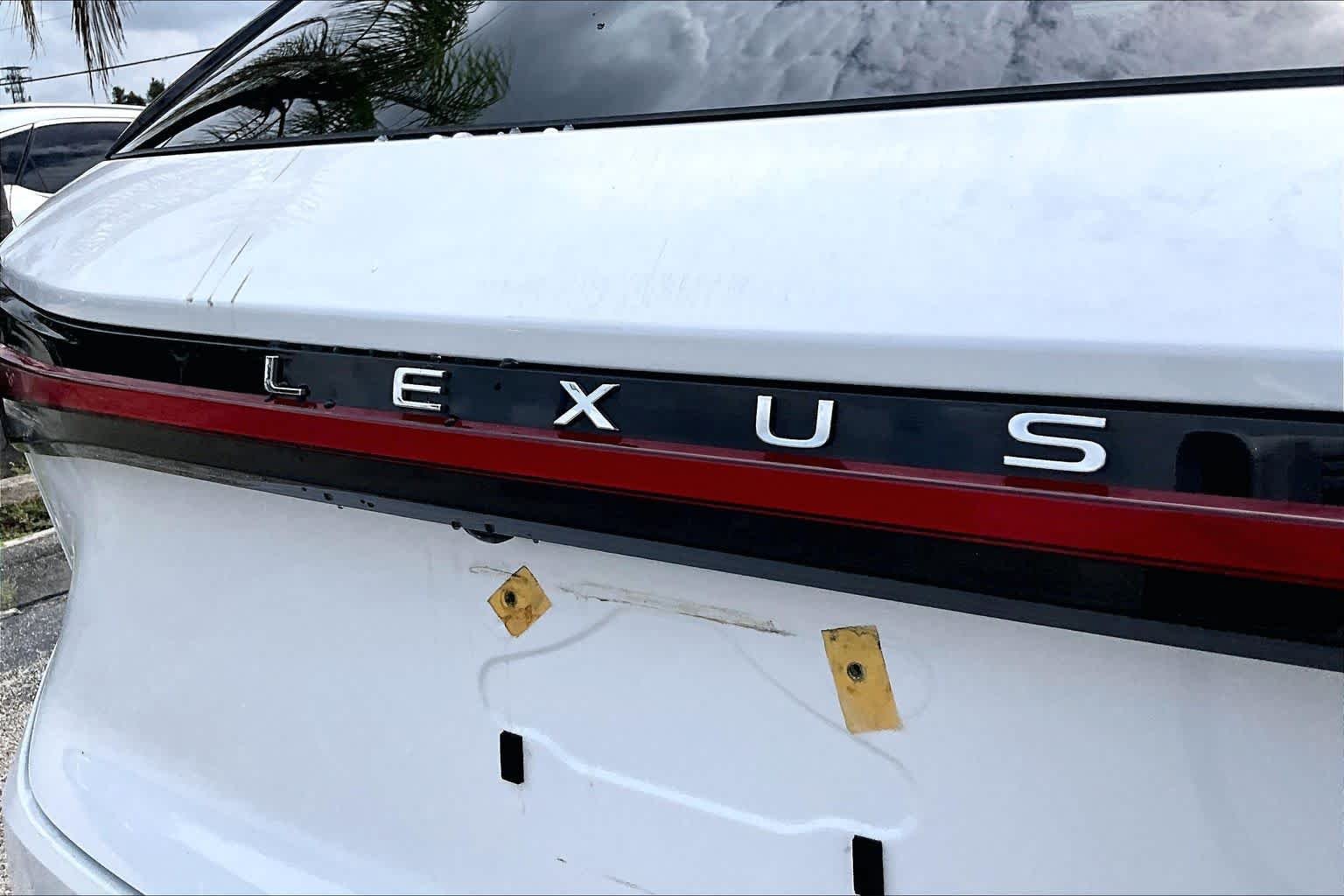 Used 2024 Ultra White Lexus F SPORT Handling image 31