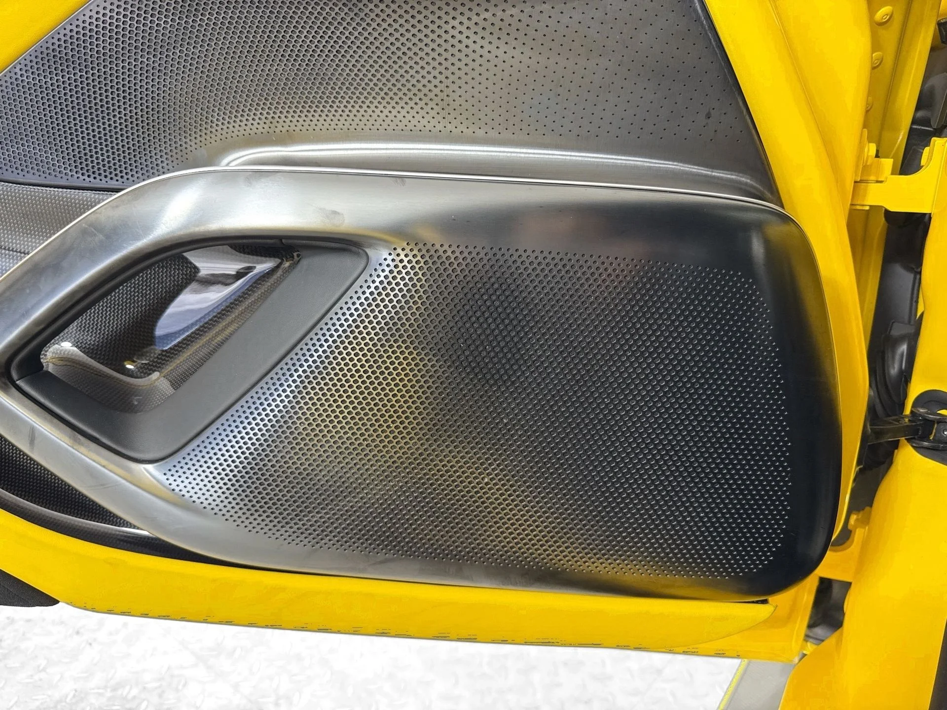Certified Used 2025 Giallo Triplo Strato Ferrari Base image 18
