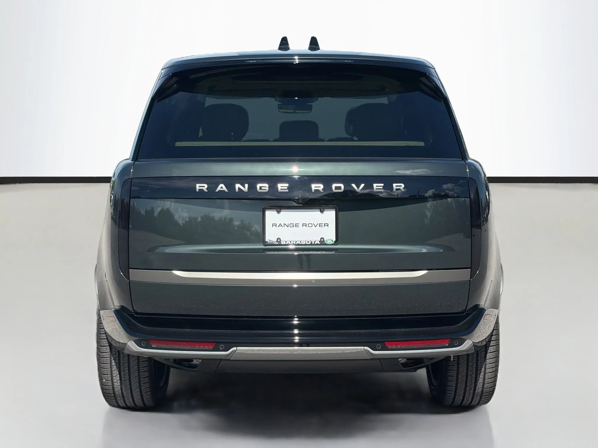 New 2026 Belgravia Green Land Rover SE image 4