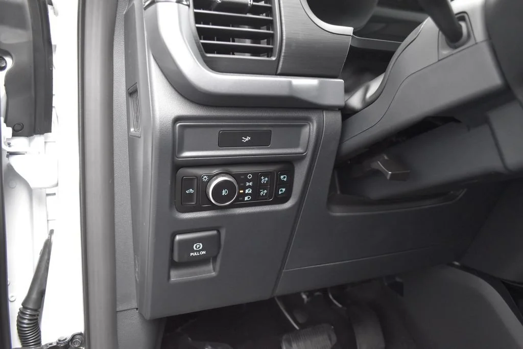 New 2026 Oxford White Ford XLT image 19