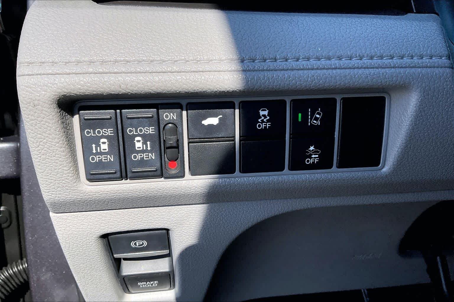 Used 2018 PACIFIC PEWTER METALLIC Honda EX-L image 14
