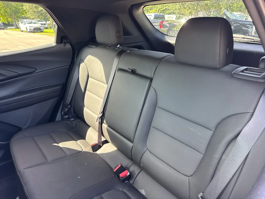 Used 2025 Pearl Chevrolet RS image 11