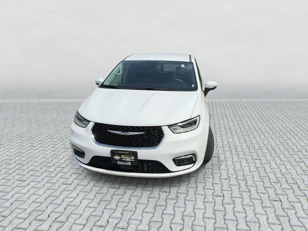 Used 2023 White Chrysler Touring L image 3