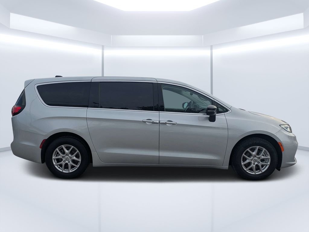 Used 2024 Silver Chrysler Touring L image 2