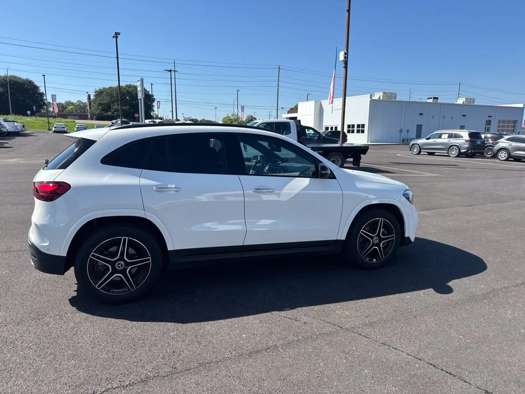 Used 2025  Mercedes-Benz GLA 250 image 13