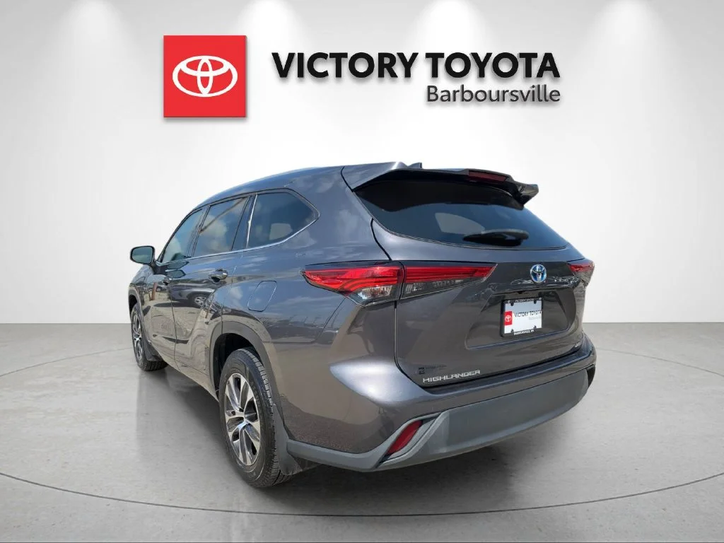 Used 2022 Gray Toyota XLE image 3