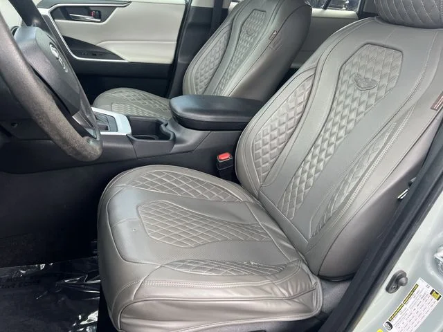 Used 2022  Toyota XLE image 32