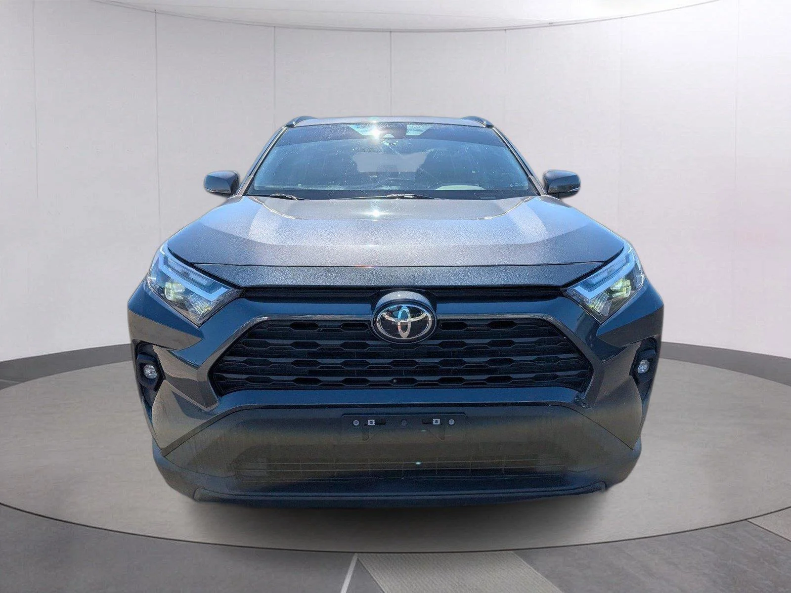 Used 2022 Magnetic Gray Metallic Toyota XLE Premium image 10