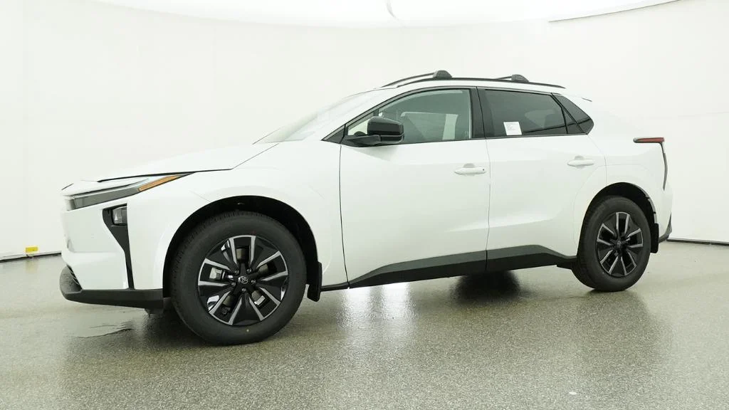 New 2026 Wind Chill Pearl Toyota XLE image 9
