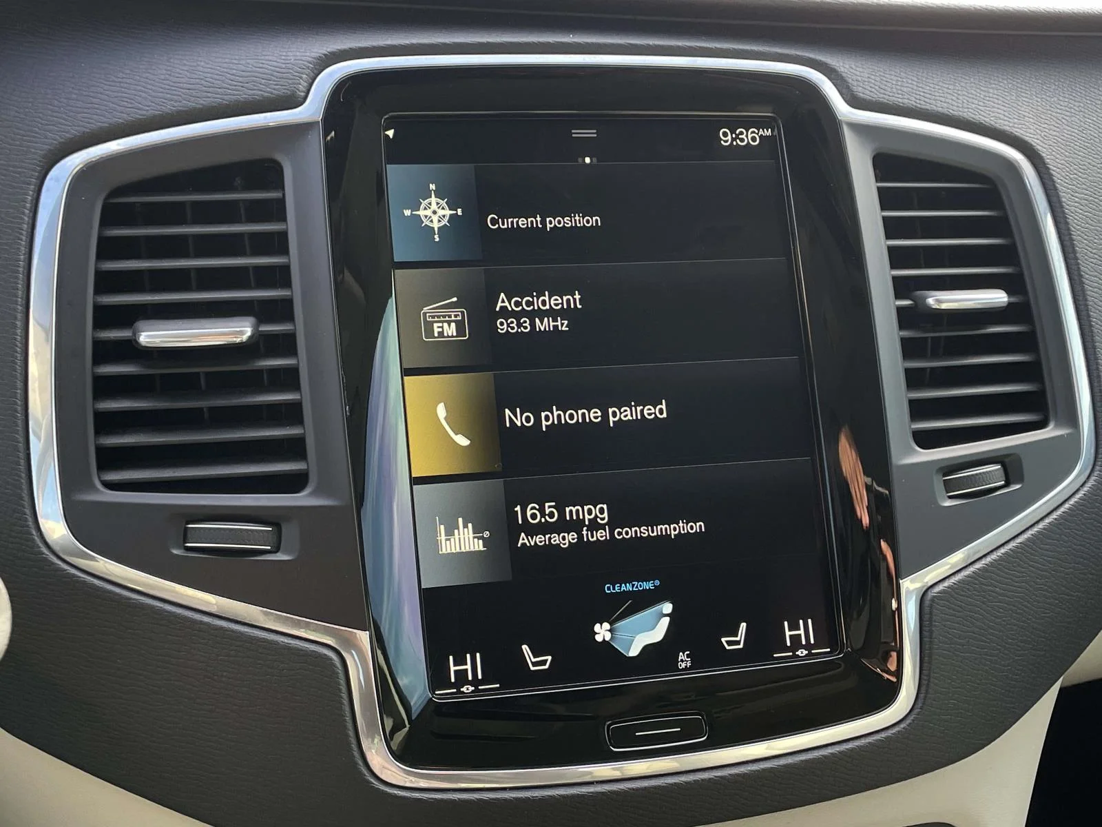 Used 2020 Denim Blue Metallic Volvo Momentum image 16