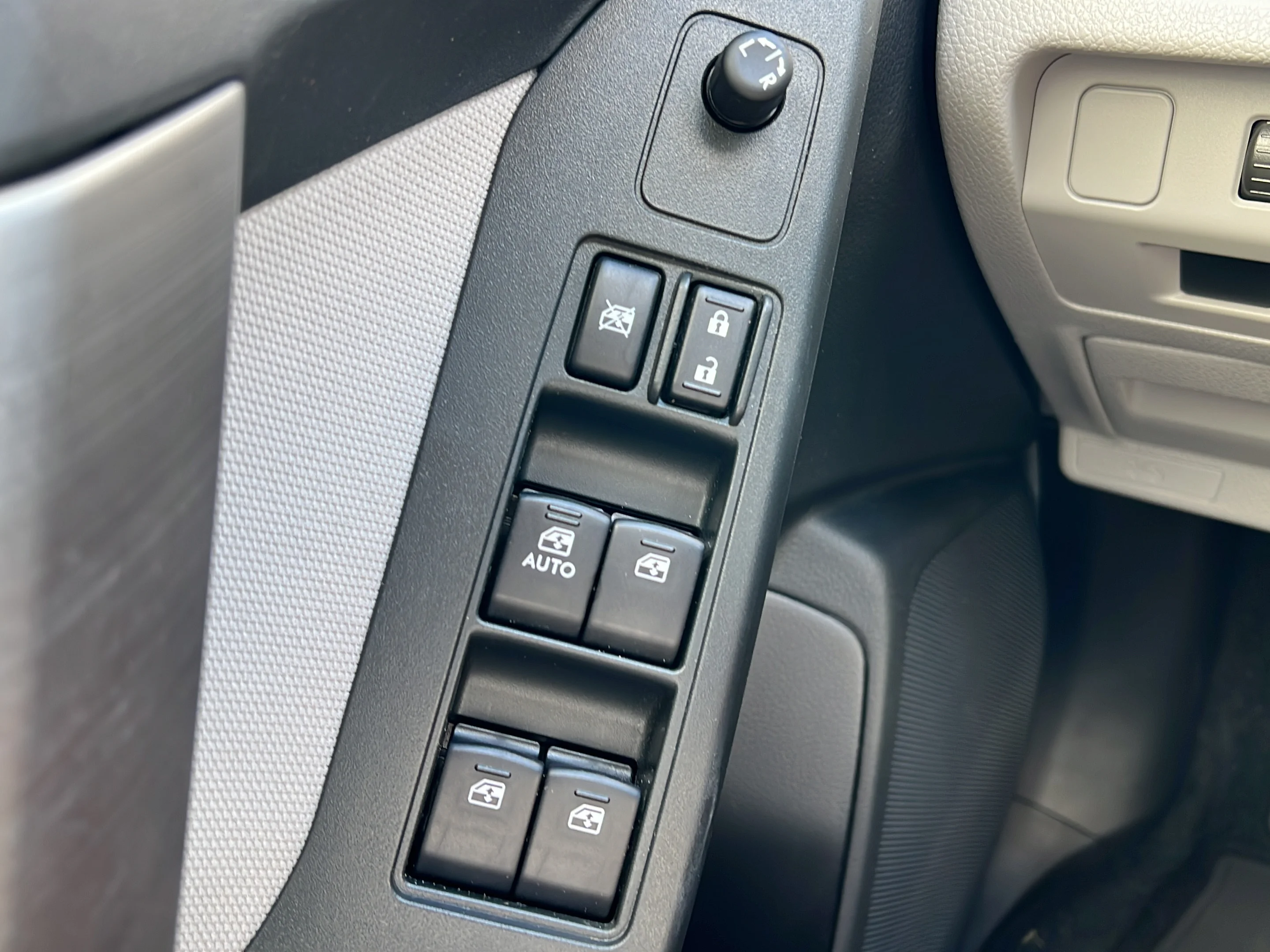 Used 2015 Satin White Pearl Subaru 2.5i Premium image 23