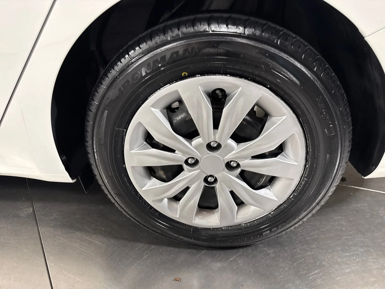Used 2023 Clear White Kia LX image 12