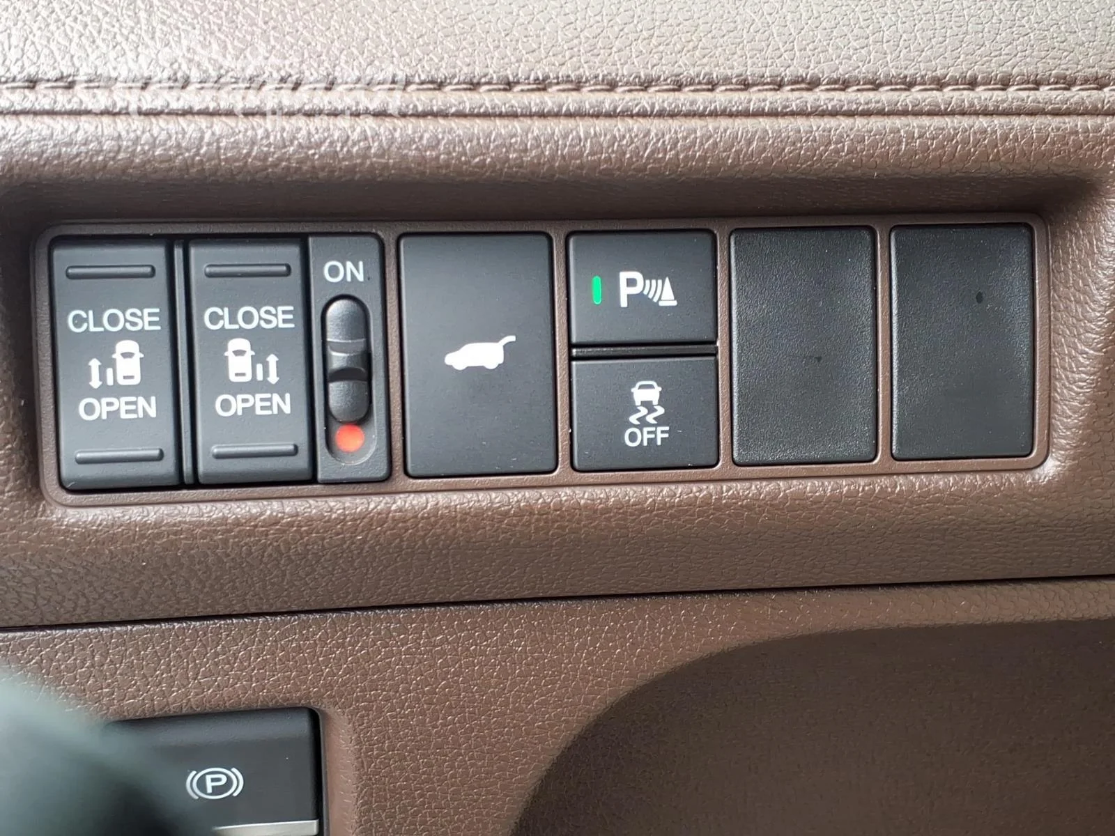 Used 2025 Platinum White Pearl Honda Touring image 32