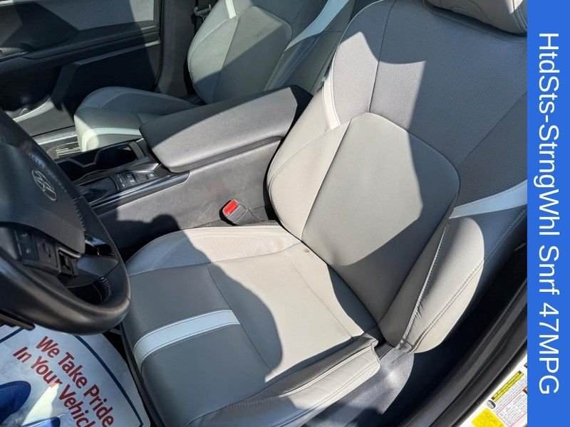 Used 2025 Ice Toyota SE image 16