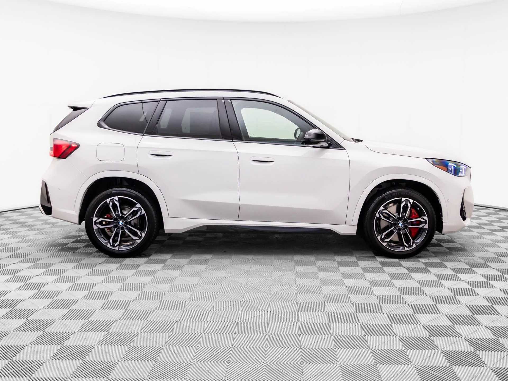 New 2026 White BMW xDrive28i image 8