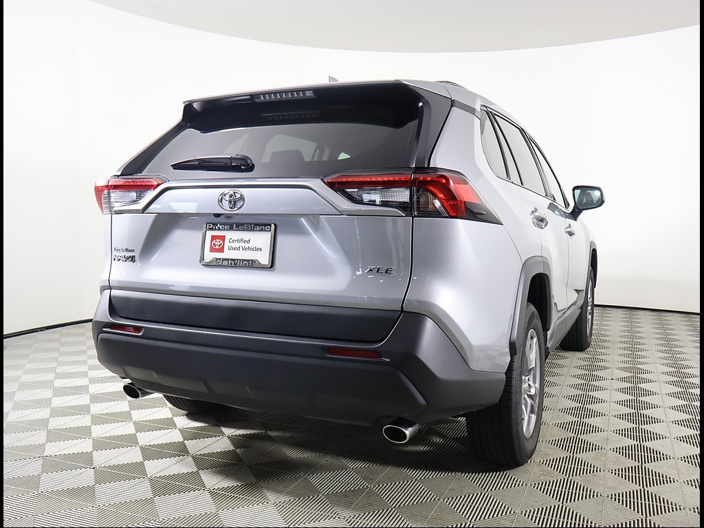 Used 2025 Silver Sky Metallic Toyota XLE image 5