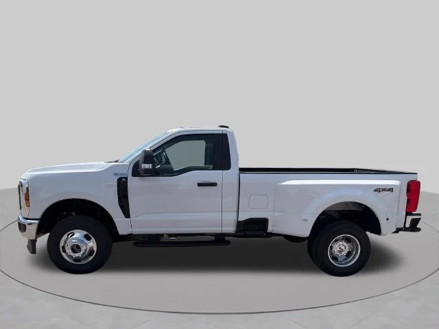 New 2027 Oxford White Ford F-350® XL image 3