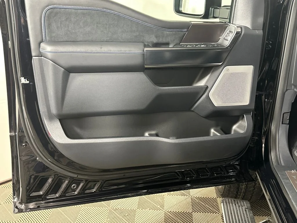 2026 Ford F-250 Super Duty Platinum - Photo 14