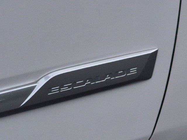 Used 2018 CRYSTAL WHITE TRICOAT Cadillac Platinum image 36