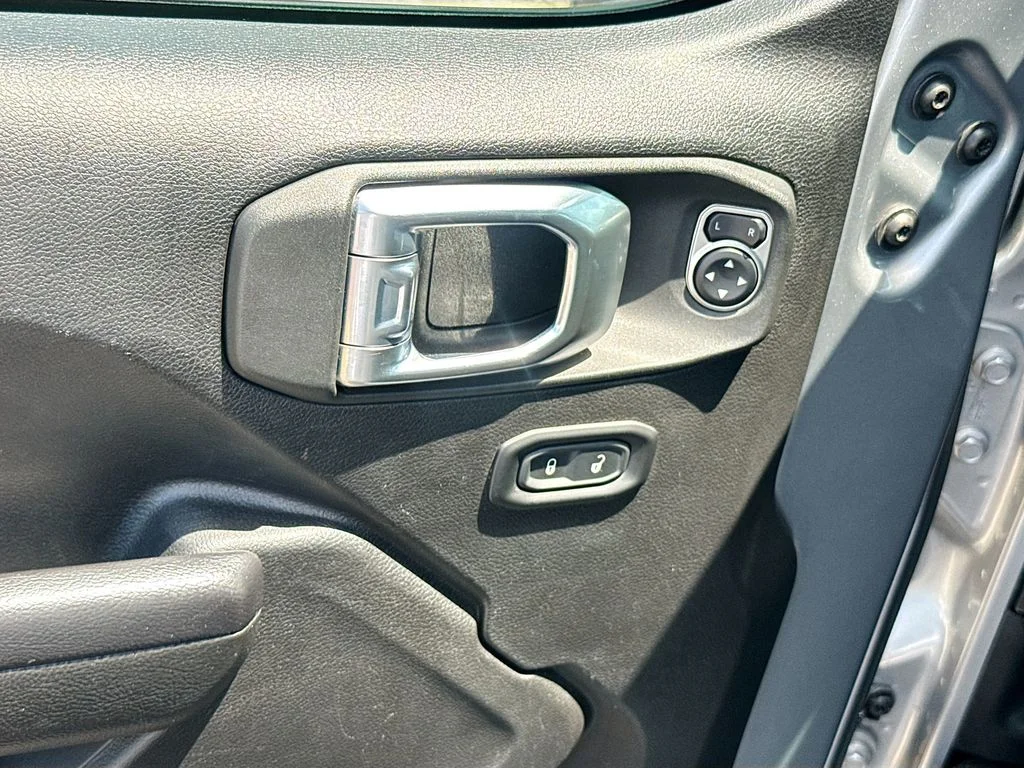 Used 2021 Silver Jeep Unlimited Rubicon 4xe image 19