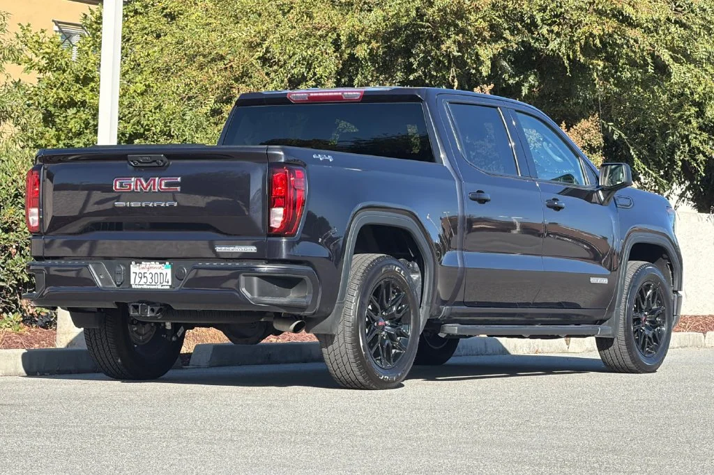 Used 2024 Titanium Rush Metallic GMC Elevation image 4