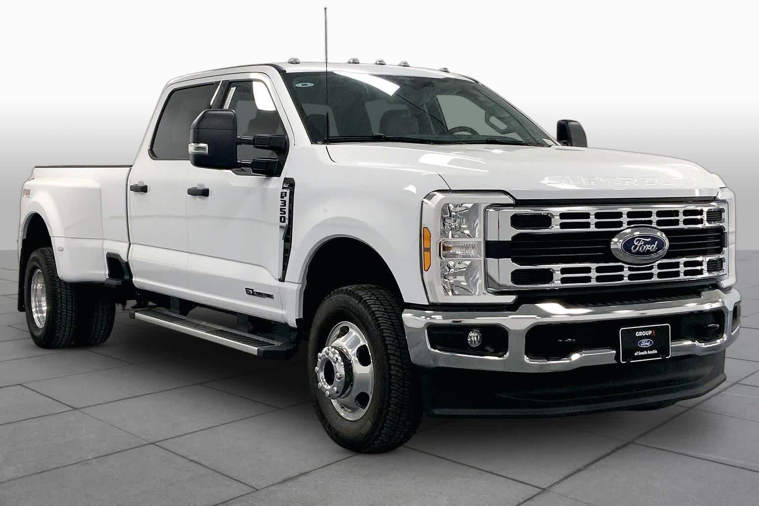 New 2026 Oxford White Ford F-350® XLT image 2