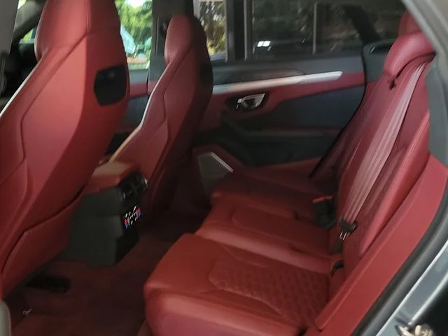 Used 2020  Lamborghini Base image 12