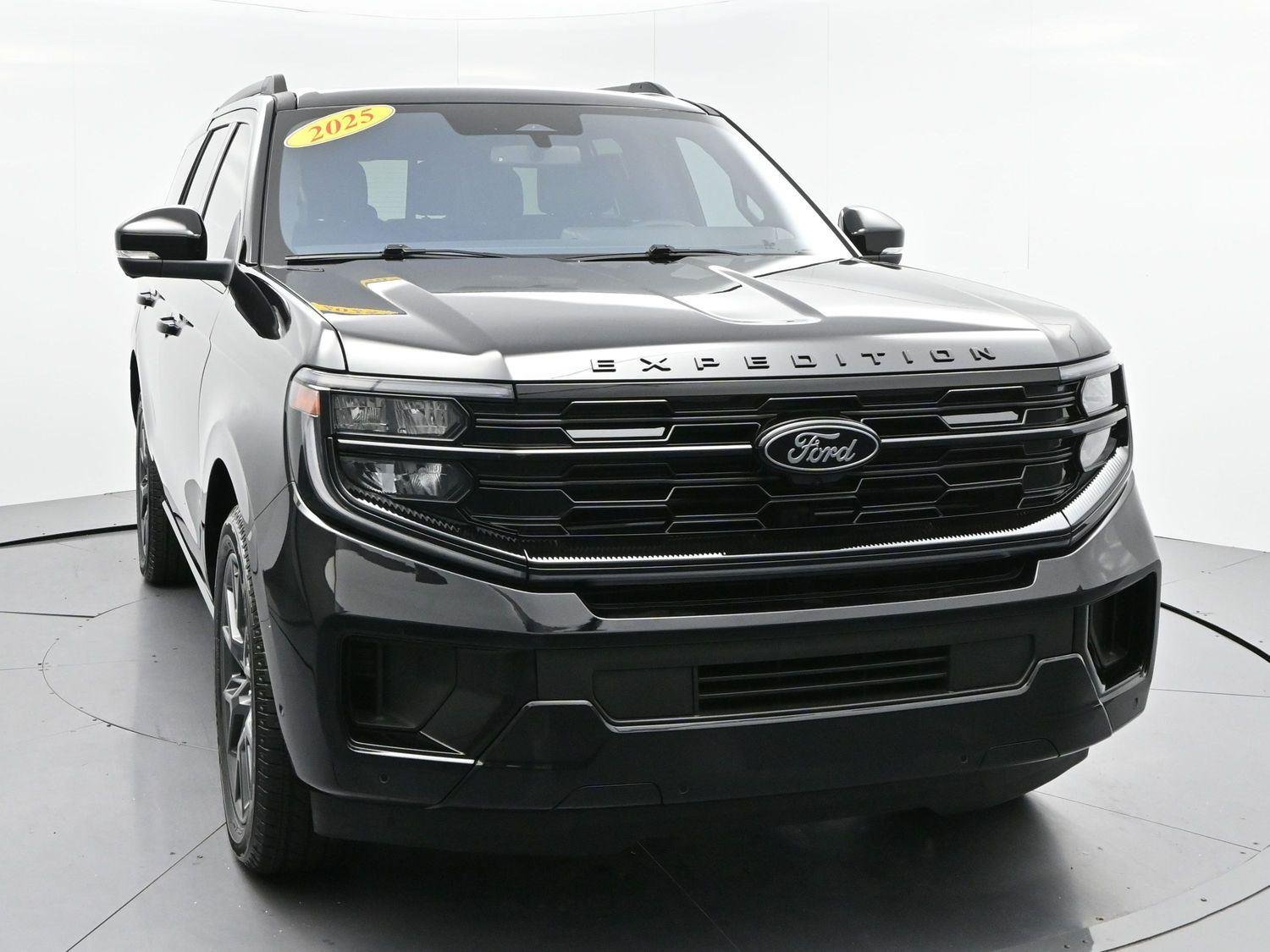 Used 2025 Agate Black Ford Platinum image 2