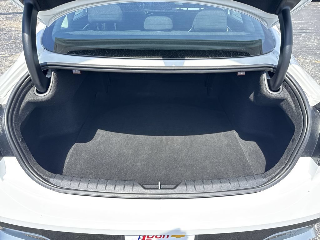 Used 2025 White Hyundai SEL image 30