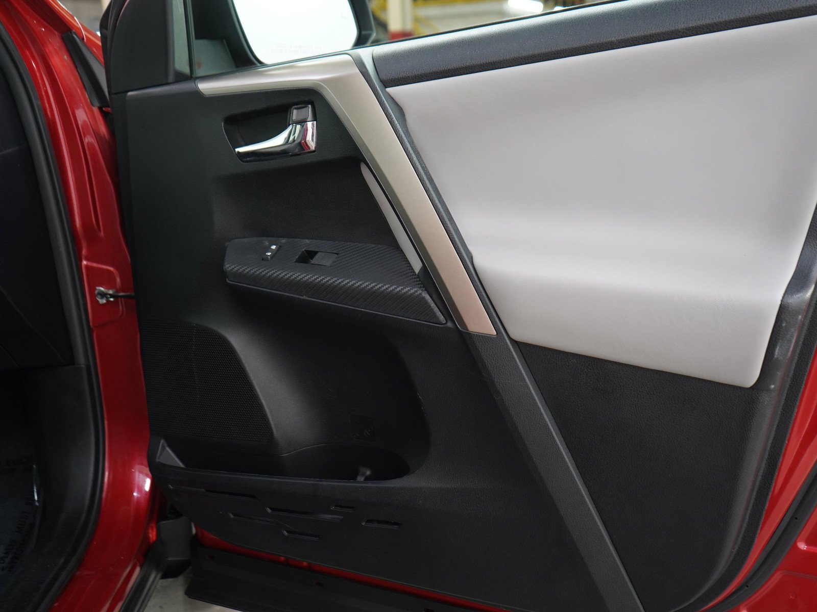 Used 2015 Barcelona Red Metallic Toyota Limited image 9