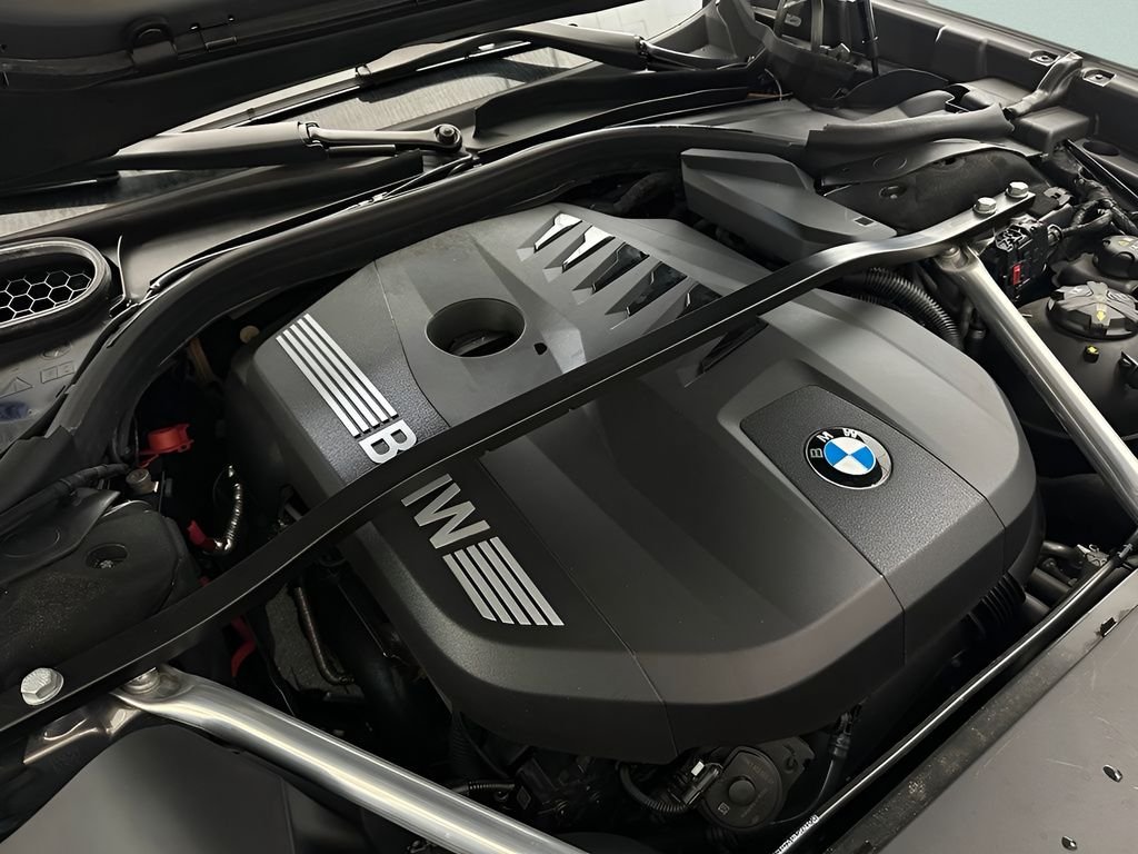 Certified Used 2023 Oxide Grey Met BMW 740i image 27