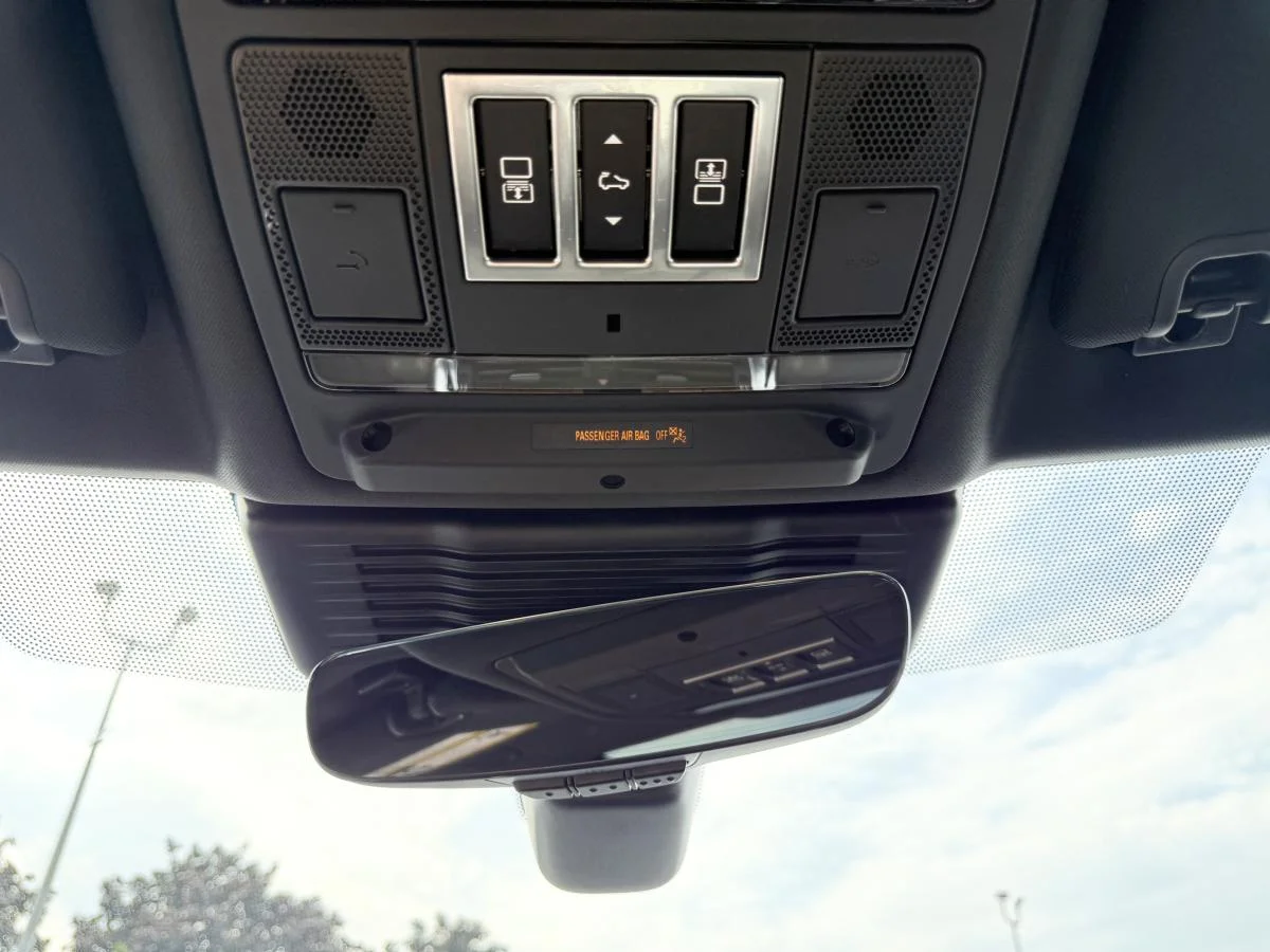 Used 2024 Black Land Rover Dynamic Se image 41