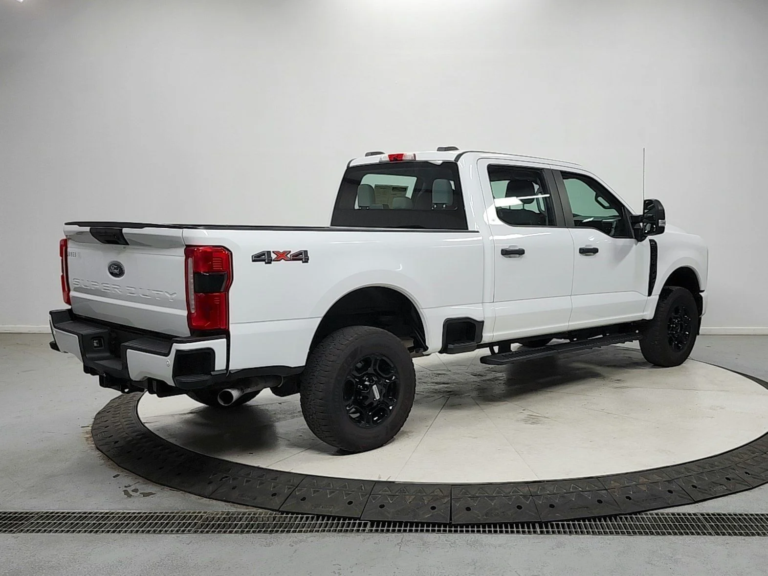 Used 2023 White Ford XL image 7