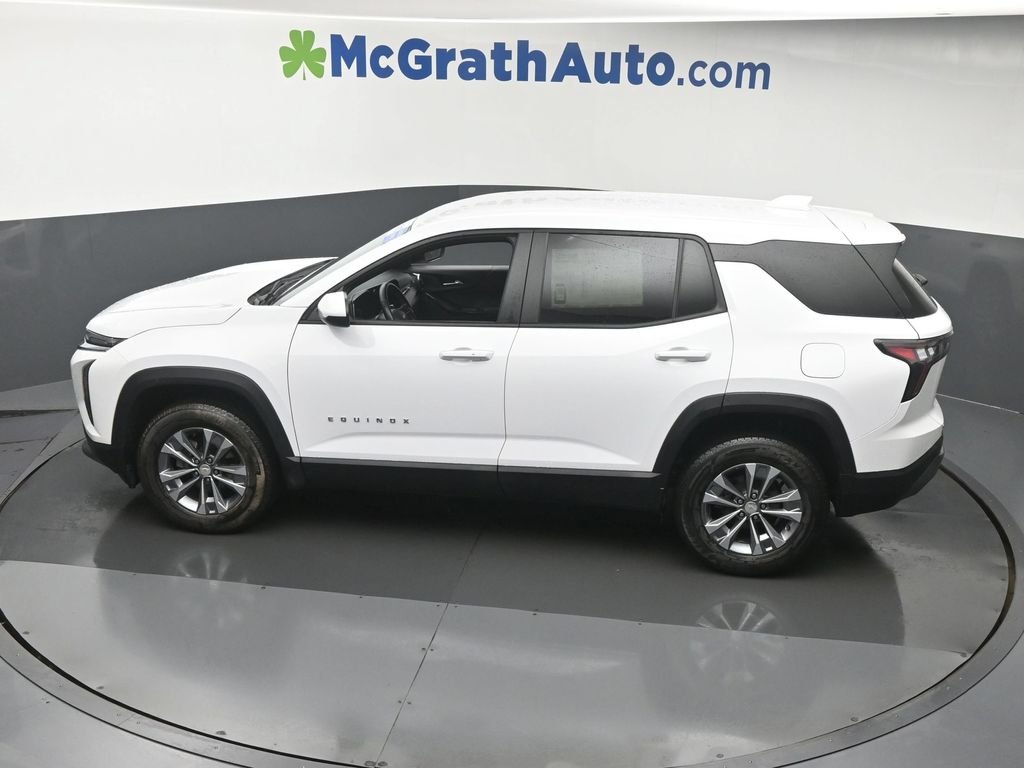Used 2025 White Chevrolet LT image 26