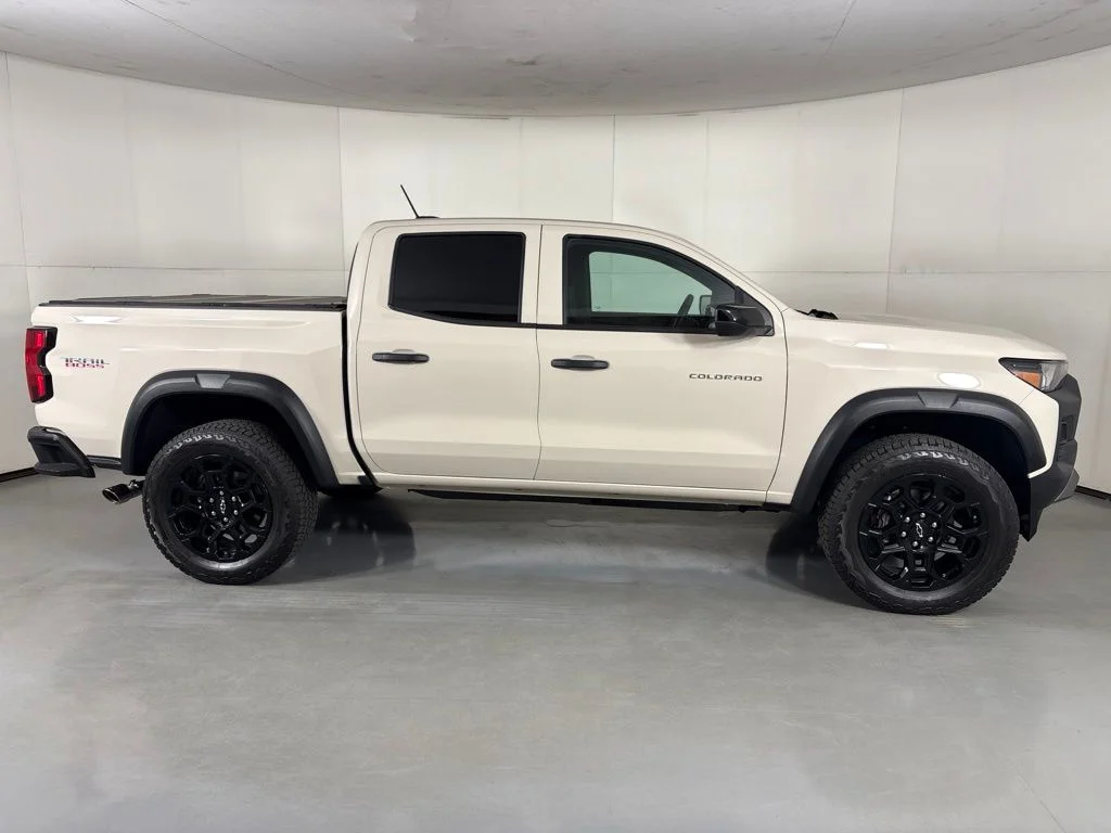 Used 2026 White Chevrolet Trail Boss image 9