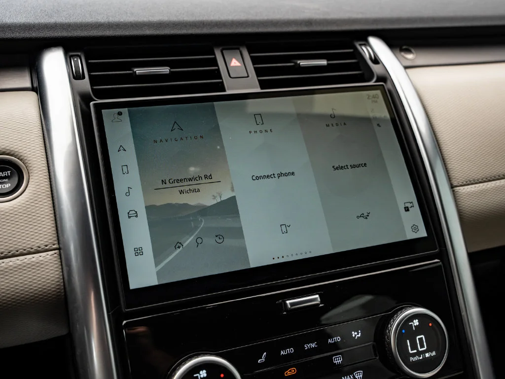 Used 2024 Lantau Bronze Metallic Land Rover Dynamic SE image 34