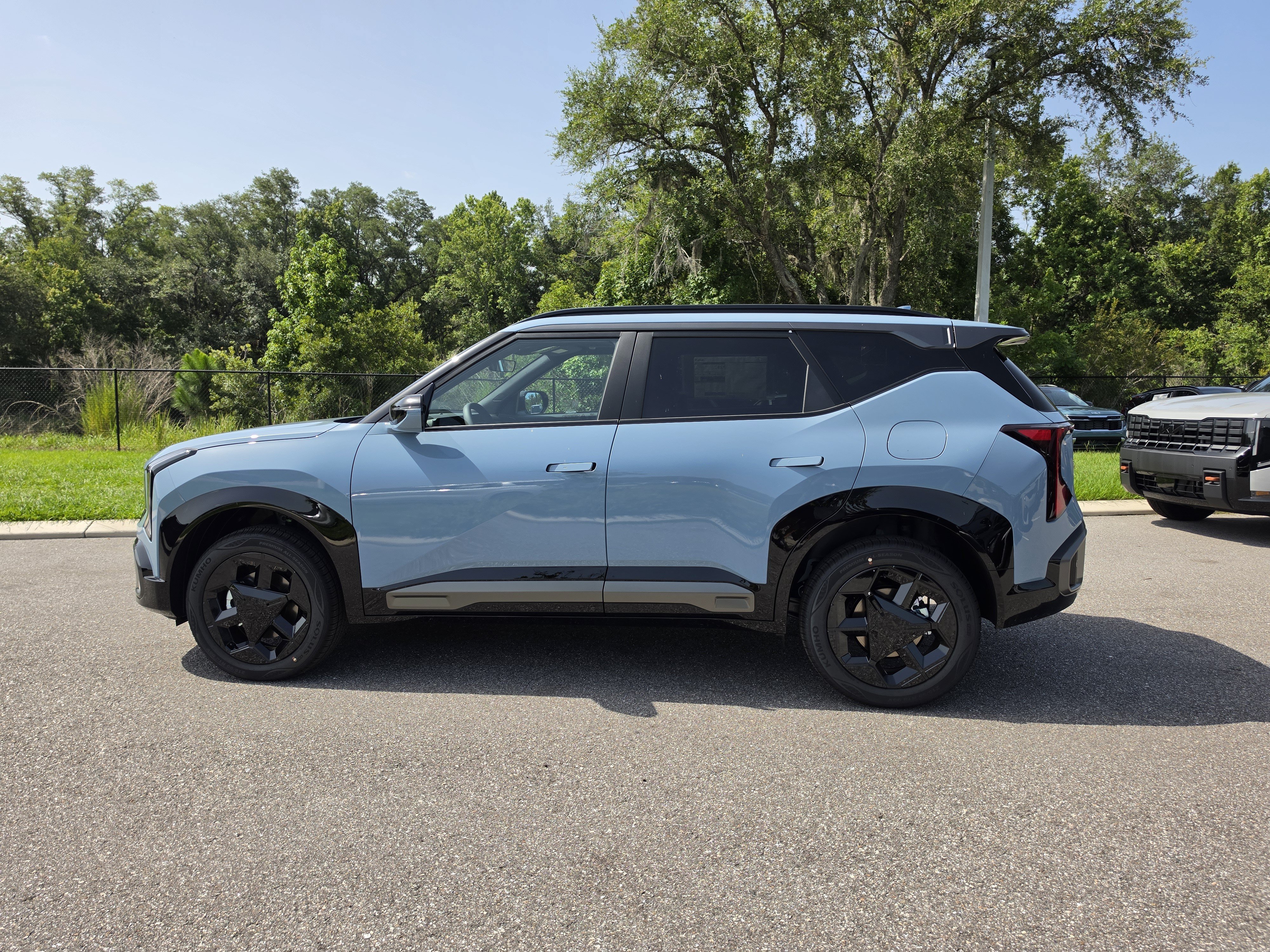 New 2027 Frost Blue Kia X-Line S image 5