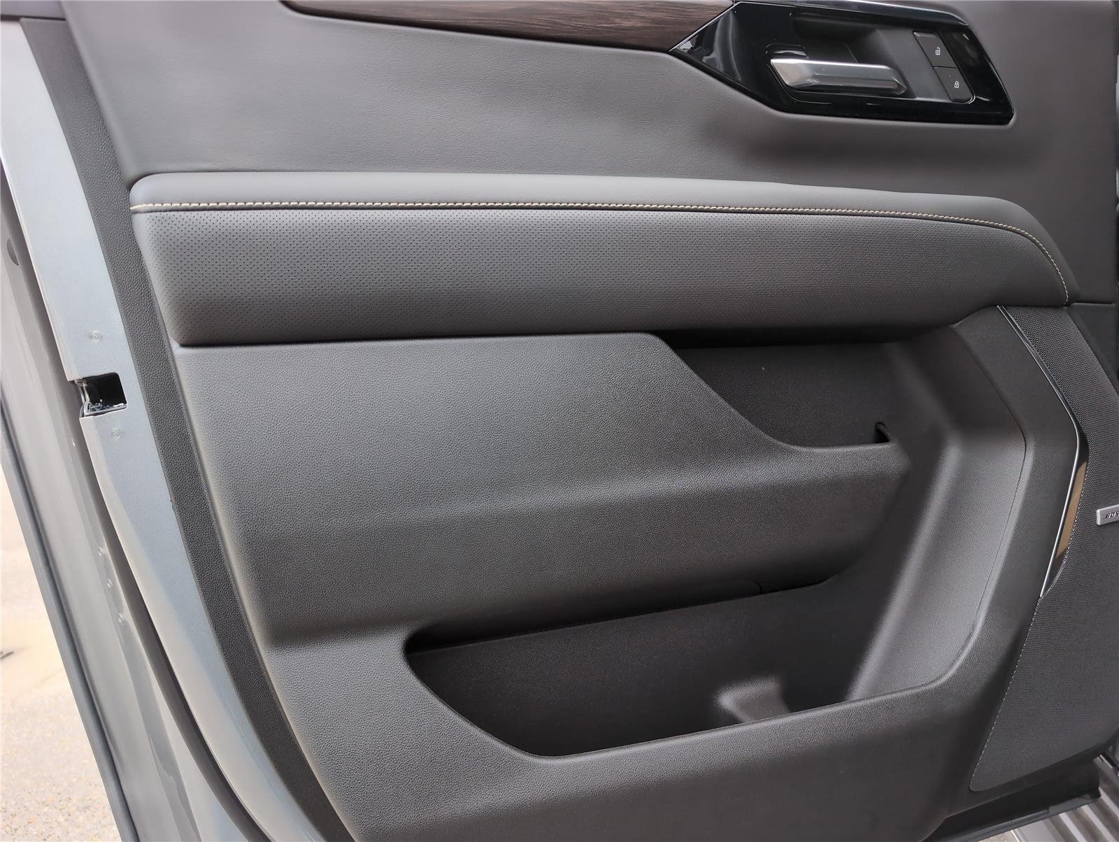 2026 Chevrolet Suburban Premier - Photo 30
