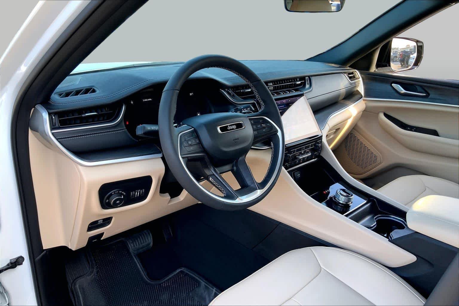 Used 2025 Bright White Clearcoat Jeep Limited image 17