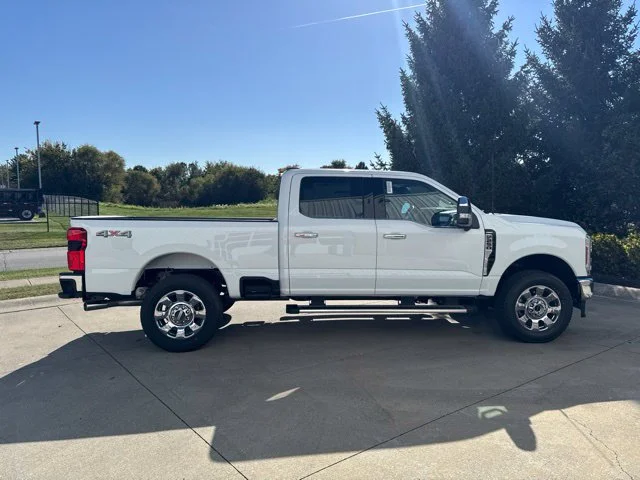 New 2027 Oxford White Ford Lariat image 3