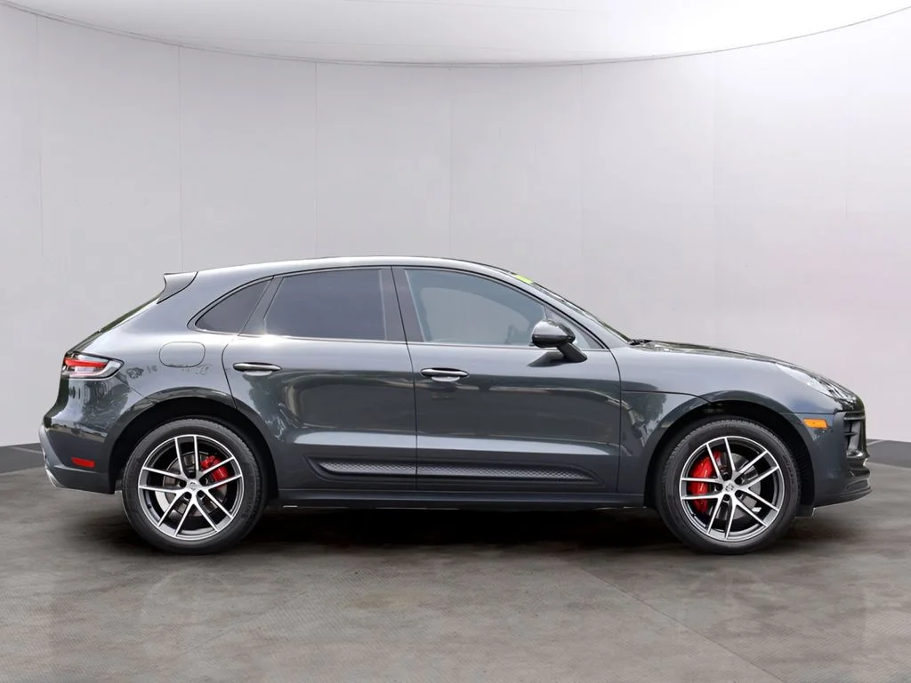 Used 2023  Porsche S image 9