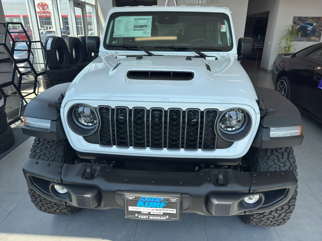 New 2026 Bright White Clear-Coat Exterior Paint Jeep Moab 392 image 2