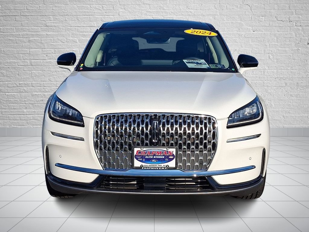 Used 2024 White Lincoln Premiere image 2