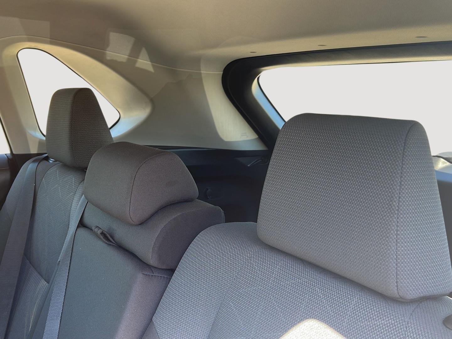 2025 Toyota RAV4 XLE - Photo 11