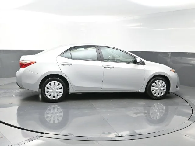 2019 Toyota Corolla LE - Photo 8