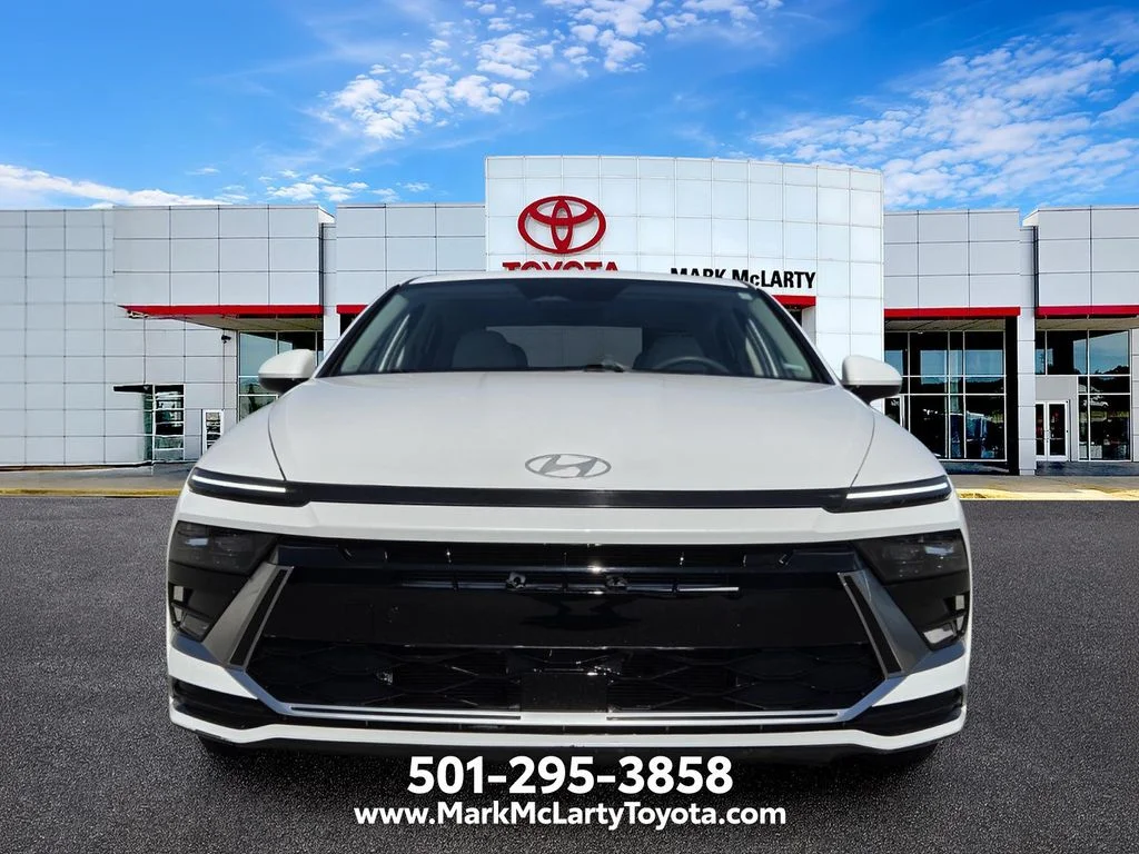Used 2025 White Hyundai SEL image 8