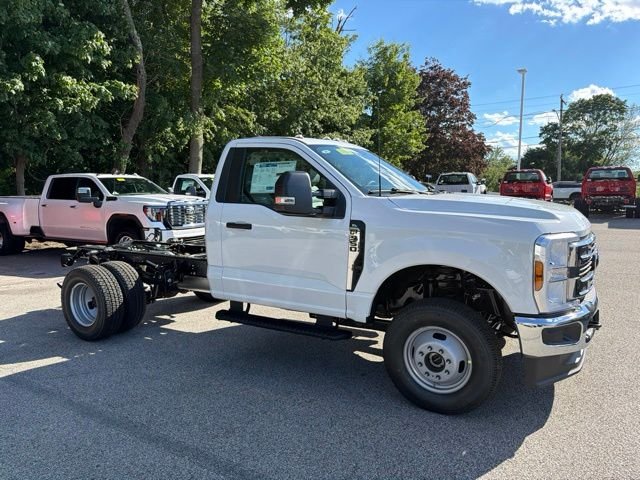 New 2026 Oxford White Ford F-350® XL image 2