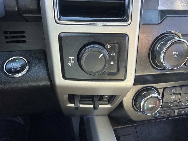 Used 2020 Black Metallic Ford Lariat image 26